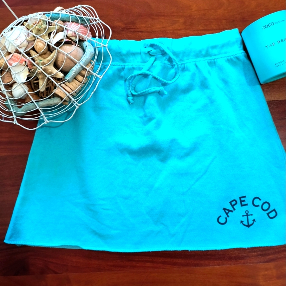 Vineyard Crew Skirt.Turquoise/blue .Super soft and comfortable.It was never used